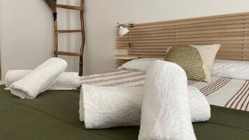 4 bedrooms, WiFi (free), bed sheets