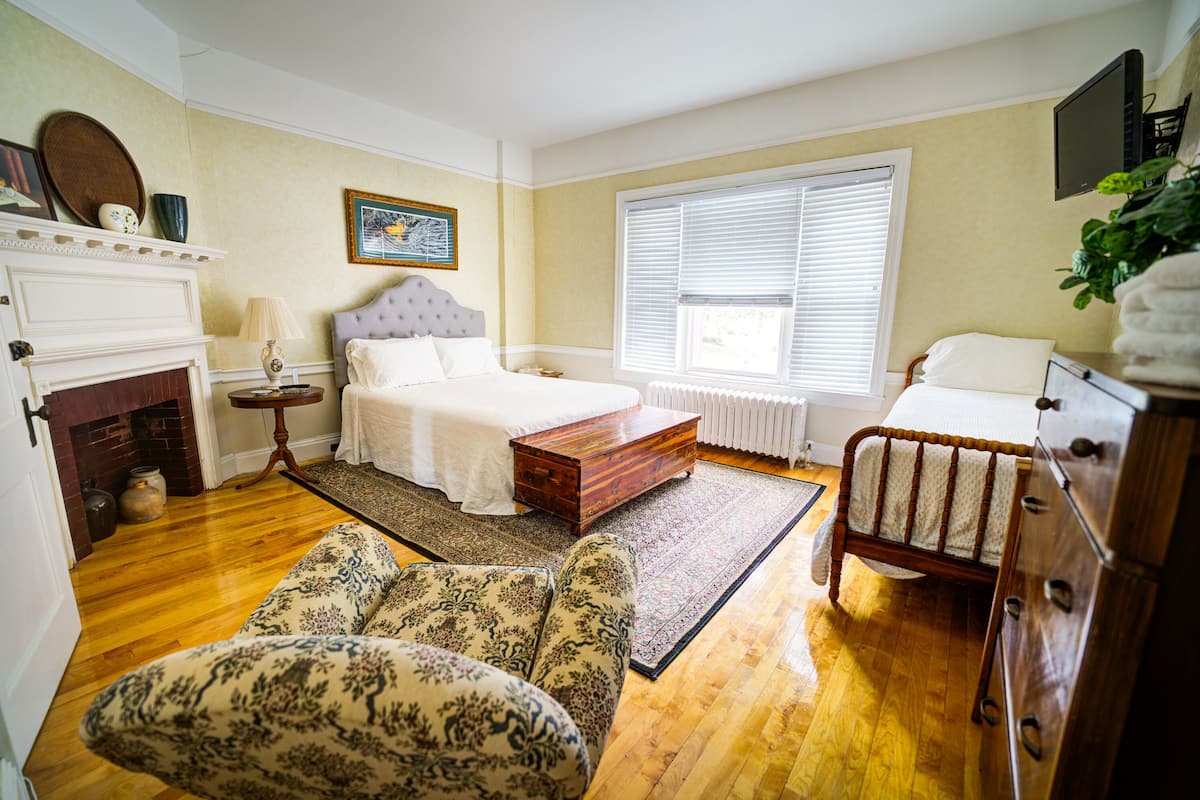 Deluxe kamer, meerdere bedden | 1 slaapkamer, individueel gedecoreerd, individueel gemeubileerd