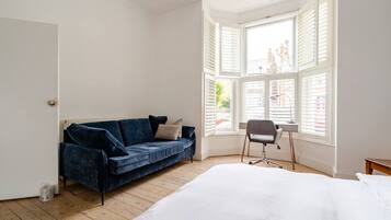 5 bedrooms, iron/ironing board, free WiFi, bed sheets