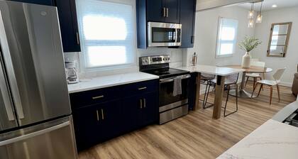 Stylish In-Town Retreat - 2 Bedroom, 1 Bathroom - Modern Comfort