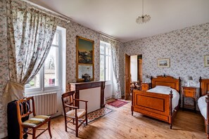 5 室のベッドルーム、アイロン / アイロン台、WiFi、ベッドシーツ