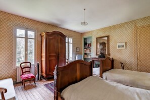 5 chambres, fer et planche Ă repasser, Wi-Fi, draps fournis