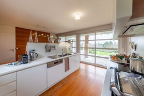 Réfrigérateur, micro-ondes, four, lave-vaisselle