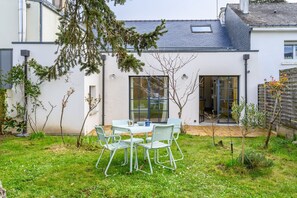Outdoor dining - Solam - Maison de peintre et de vacances (Vannes)