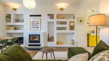Televisie en een open haard
