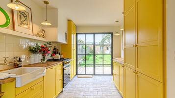 Réfrigérateur, micro-ondes, four, lave-vaisselle