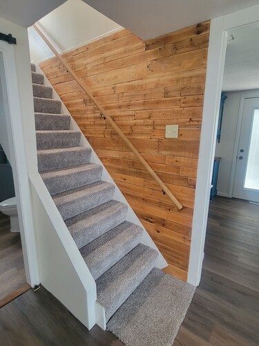 Boho cozy 3 bedroom cottage close to Syracuse and Oswego with waterfront views.