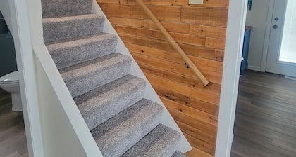 Boho cozy 3 bedroom cottage close to Syracuse and Oswego with waterfront views.