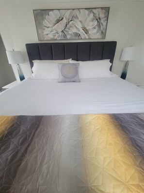 3 bedrooms, desk, iron/ironing board, free WiFi