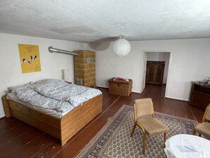 4 bedrooms, WiFi, bed sheets