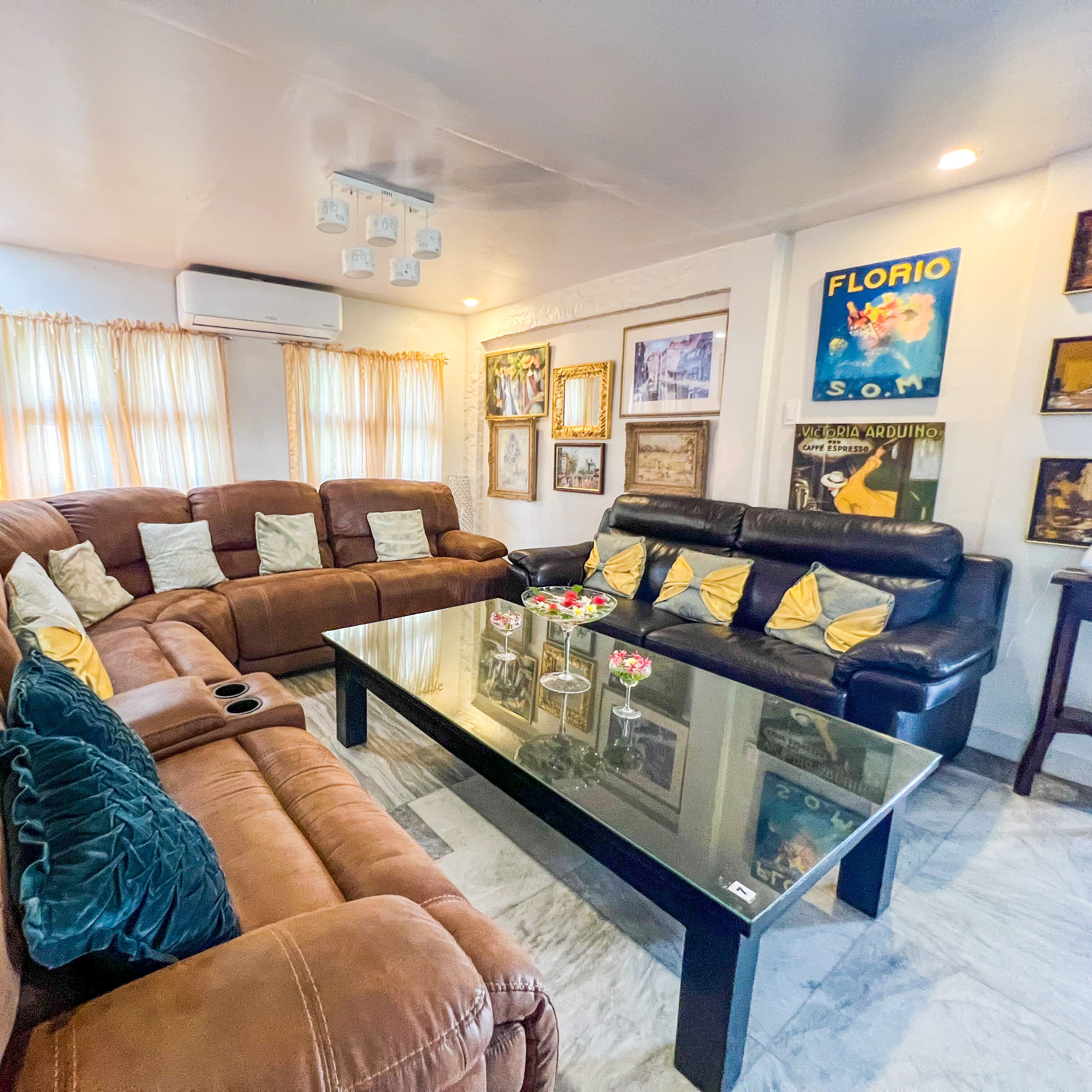 Coin salon dans le hall