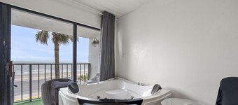 Bello condominio con vista al mar, jacuzzi interno y una ubicación privilegiada