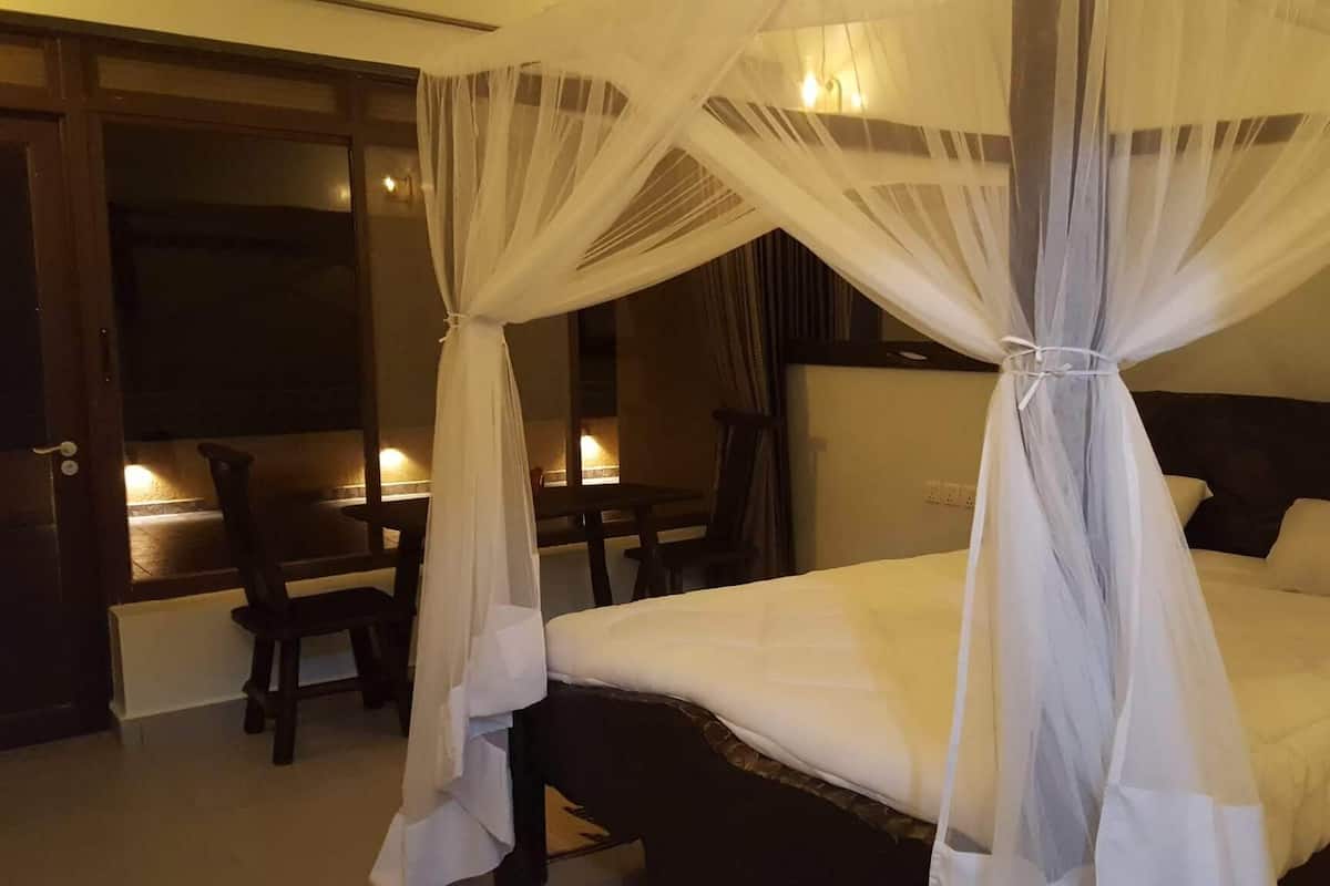 Chambre Deluxe Double ou avec lits jumeaux, accessible aux personnes à mobilité réduite, non-fumeurs | Espace de travail pour ordinateur portable, Wi-Fi gratuit
