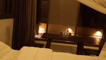 Deluxe-Doppel- oder -Zweibettzimmer, barrierefrei, Nichtraucher | Laptopgeeigneter Arbeitsplatz, kostenloses WLAN