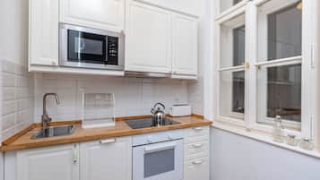 Deluxe-Apartment, Stadtblick (34) | Eigene Küche | Großer Kühlschrank, Mikrowelle, Ofen, Herdplatte