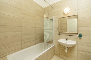 Free toiletries, hair dryer, slippers, towels - Unesco Prague Apartments (Prague)