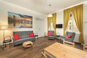 Deluxe Apartment, Balcony, Courtyard View (45) | Living area
