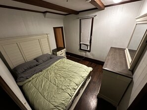 5 bedrooms, free WiFi, bed sheets - Spacious Boardwalk Apt Sleeps 12 (Wildwood)