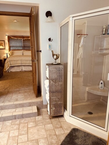 Hidden Meadows - Quiet, charming, close to shopping, medical and naval bases.