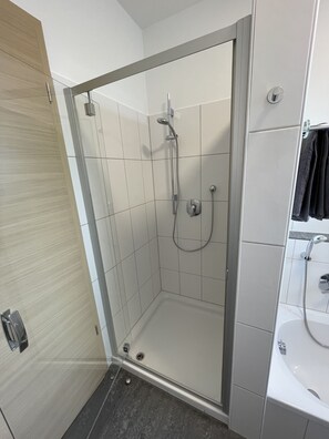 Handdukar, schampo och toalettpapper