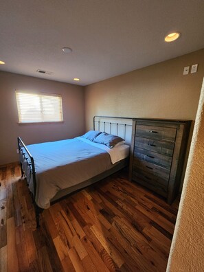 3 bedrooms, WiFi, bed sheets