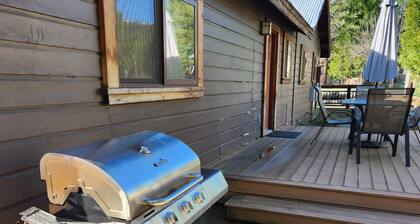 Escape to Nature: Charming 3-Bedroom Cabin near Trinity Lake