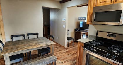 Escape to Nature: Charming 3-Bedroom Cabin near Trinity Lake