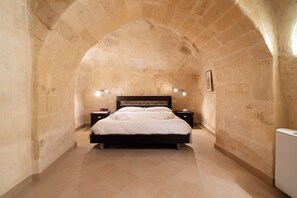 Habitación triple básica, para no fumadores, baño privado | Insonorización y wifi gratis 