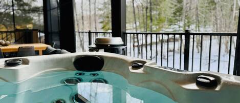 Indoor spa tub