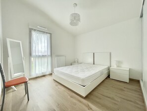 3 slaapkamers, een strijkplank/strijkijzer, wifi