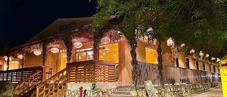 Konaklama yerinin ön cephesi