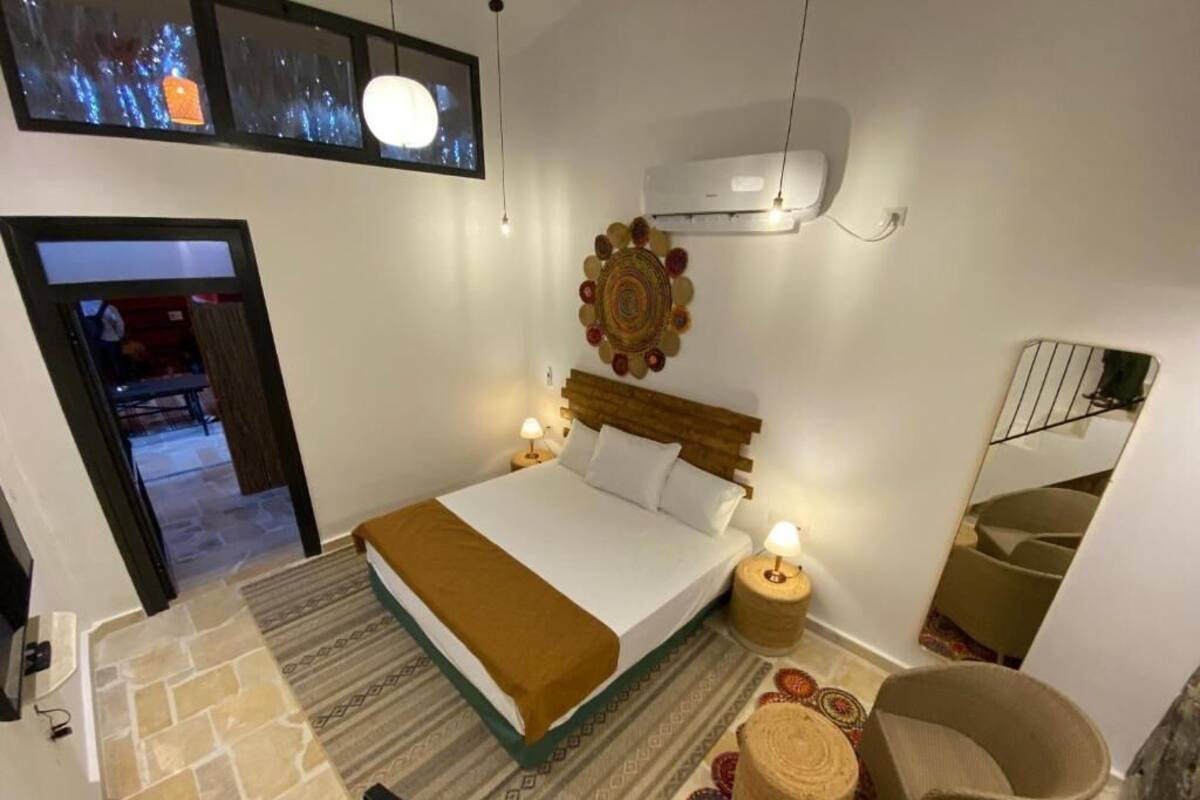 Gallery Room | Soundproofing, WiFi (free)