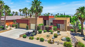 Property grounds - Outdoor Oasis at Montage, by GPM - Water Slide/ Game room/ Walk to festivals (Indio)