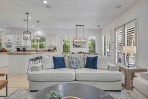 Smart TV, fireplace, video games, ping pong - Outdoor Oasis at Montage, by GPM - Water Slide/ Game room/ Walk to festivals (Indio)