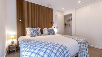 3 bedrooms, desk, iron/ironing board, WiFi (free)