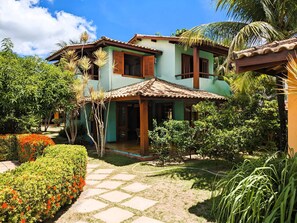 Ameublement personnalisé, draps fournis