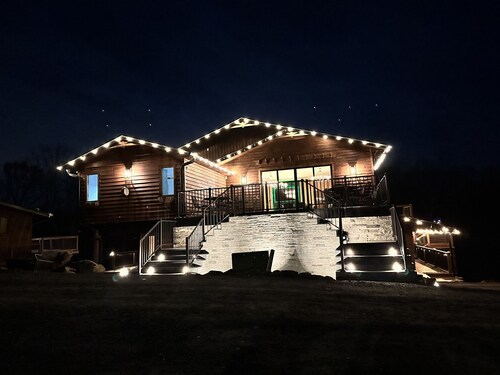 7 BR Bunk House in Cozy Campobello Sleeps 28