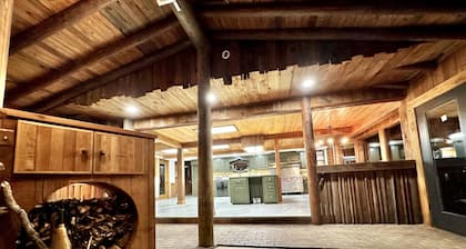 7 BR Bunk House in Cozy Campobello Sleeps 28