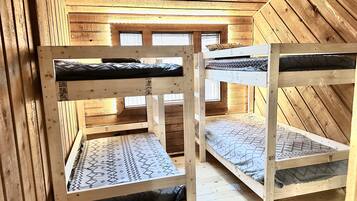 8 dormitorios, tabla de planchar con plancha, wifi y ropa de cama