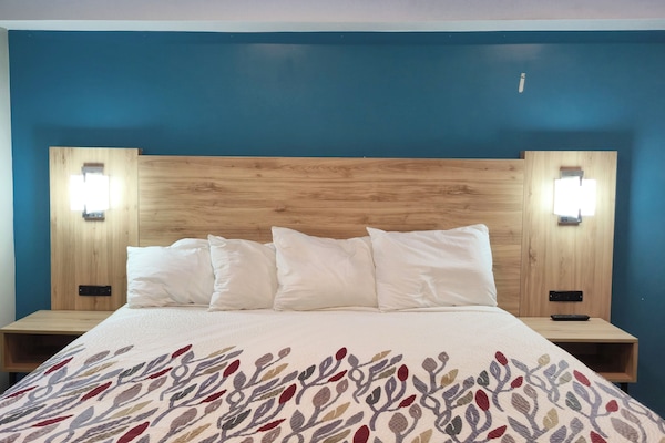 Free WiFi, bed sheets