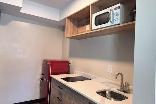 King Bed with Kitchenette | Private kitchenette