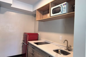 King Bed with Kitchenette | Private kitchenette