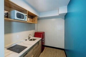 King Bed with Kitchenette | Private kitchenette