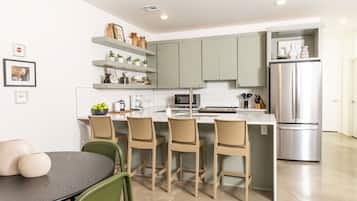 Micro-ondes, four, plaque de cuisson, lave-vaisselle