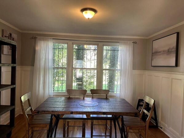 Dining - Charming West Village Townhouse, steps from shops and entertainment. (Detroit)