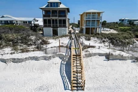 Exterior. Pet Friendly Gulf Shrimp N Cape behind TradingPost- Beach Access