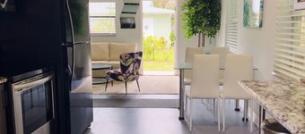 Prime Location in Naples - Walking Distance to 5th Ave & Pet Friendly!