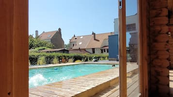 Alberca al aire libre y alberca climatizada