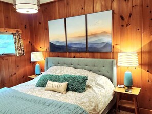 2 bedrooms, WiFi, bed sheets - Waterfront White Mountain cabin retreat with amazing views (Wentworth)