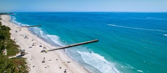 Winter Discounts! Heated Pool, 15 Min to Beaches!